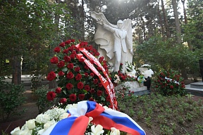 Посольство России в Азербайджане почтило память Муслима Магомаева Посольство России в Азербайджане почтило память Муслима Магомаева